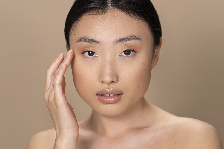 จัดระเบียบมิติใบหน้าส่วนบนด้วย Endotine ทางเลือกใหม่ของการยกคิ้วและหน้าผาก